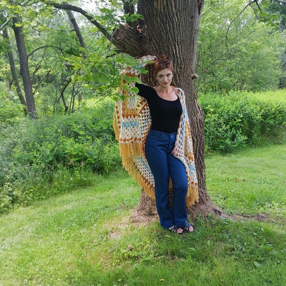 Fringed wrap shawl - Picture 3 of 3